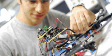 Kỹ sư điện tử công nghệ cao làm gì?