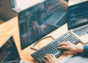 Kỹ thuật viên điện tử lập trình nhúng làm gì?